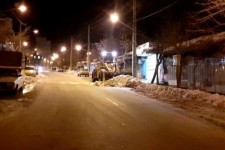 برف خیابان های شهر پاوه به خارج شهر حمل می شود