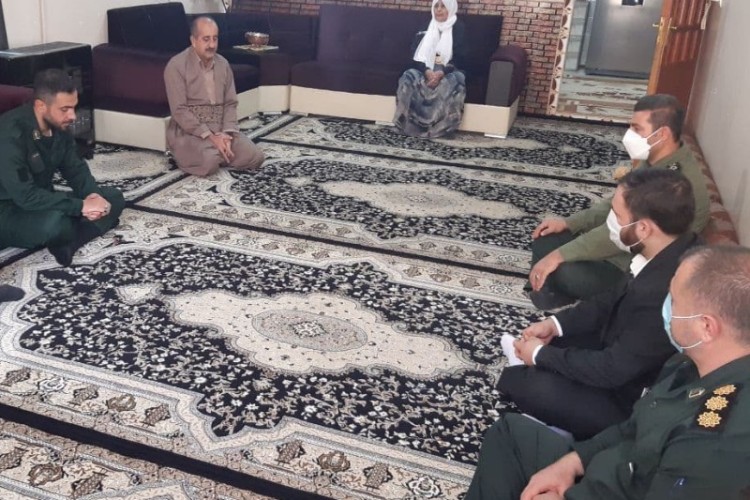 دیدار با خانواده شهدا در پاوه