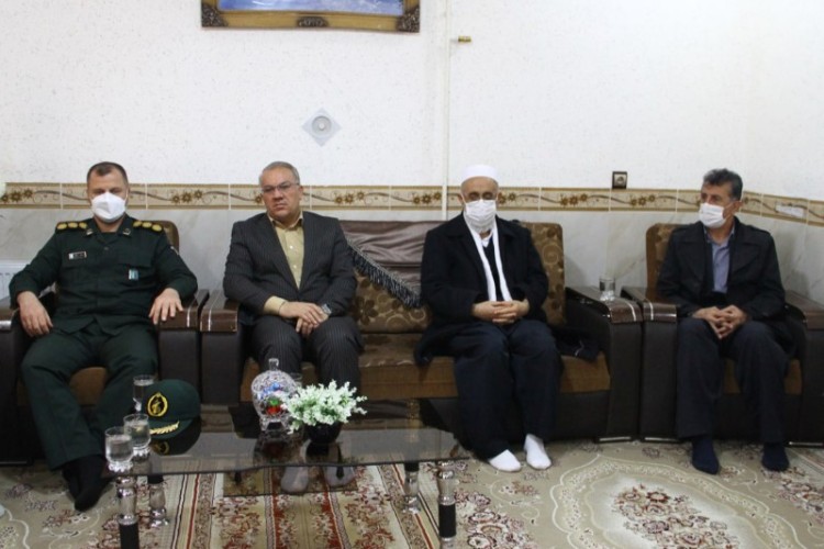 دیدار با خانواده شهدا در پاوه