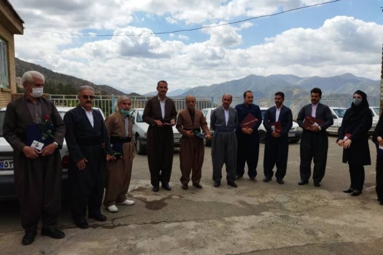 آیین تقدیر از معلمان سر آمد و پیشکسوت در آموزش و پرورش منطقه نوسود