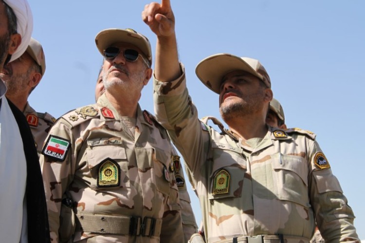 انسداد مرزها در دستور کار قرار دارد/ مردم مرزنشین باید از موقعیت گذرهای مرزی منتفع شوند