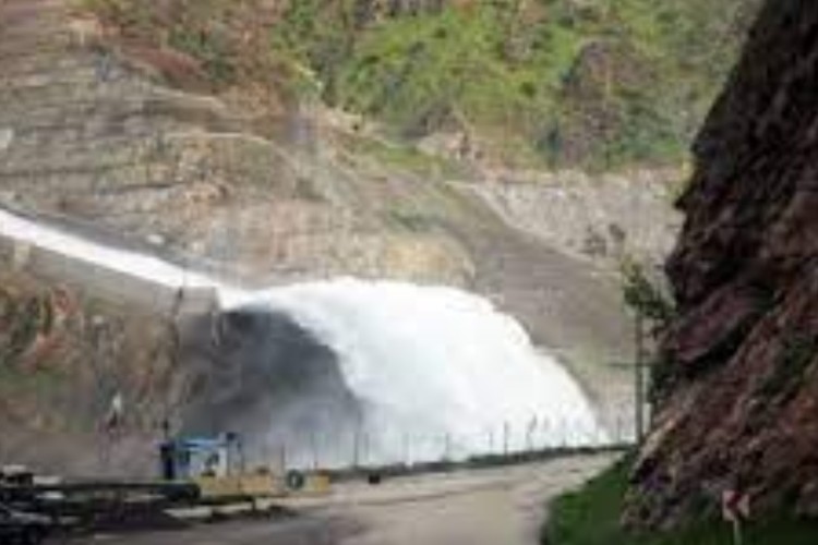 چالش کم‌آبی در پاوه