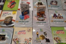 اهدا کتب کمک درسی به کتابخانه توسط یکی از نیک اندیشان شهر پاوه 