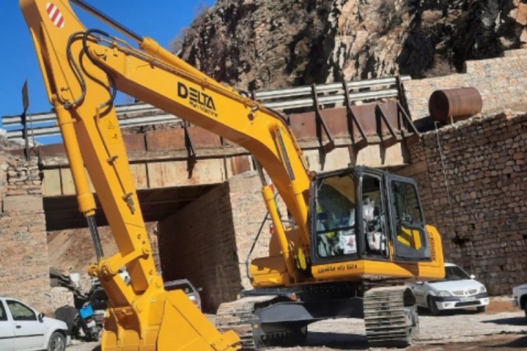 آیین تحویل یک دستگاه بیل مکانیکی چرخ زنجیری به شهرداری باینگان برگزار شد