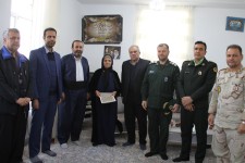 تجلیل از دو خانواده شهید ابراهیم قادری و صدیق علیمرادی در پاوه+تصاویر