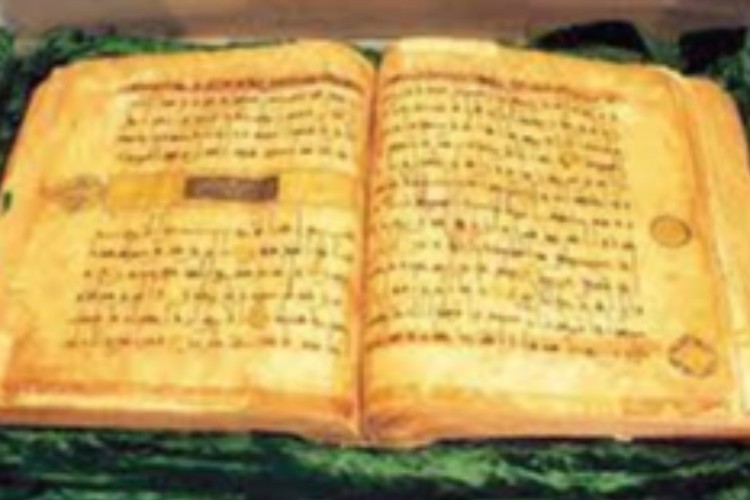 ۵ قرآن تاریخی و بازار شهر نودشه مرمت شد