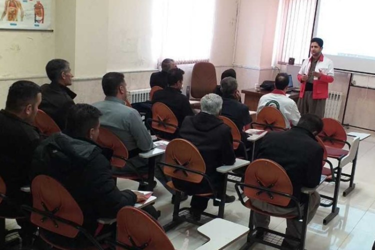 نشست هم‌ اندیشی تشکیل و سازماندهی تیم‌های امدادونجات روستایی جمعیت هلال احمر شهرستان پاوه