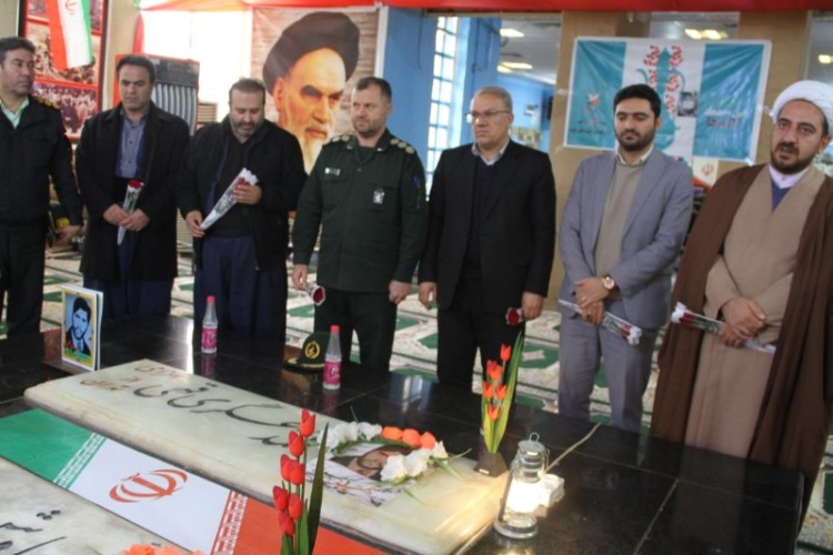 مزار شهدای پاوه غبار روبی و عطر افشانی شد