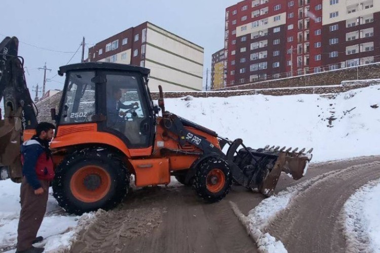 شهروندان از تردد غیرضرور در زمان بارش برف پرهیز کنند