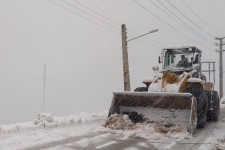 تداوم بارش سنگین برف و استمرار عملیات برف روبی و نمک پاشی معابر سطح شهر