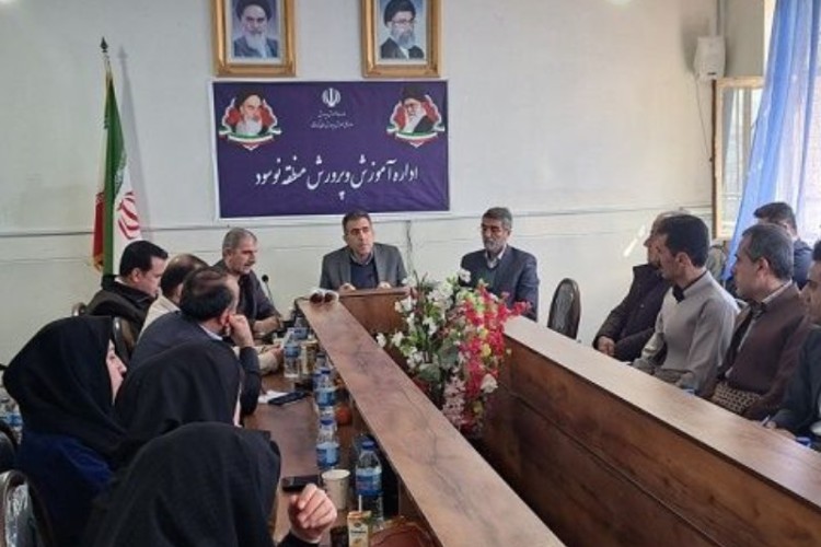 نشست هم‌اندیشی با مدیران مدارس مرزی منطقه نوسود برگزار شد