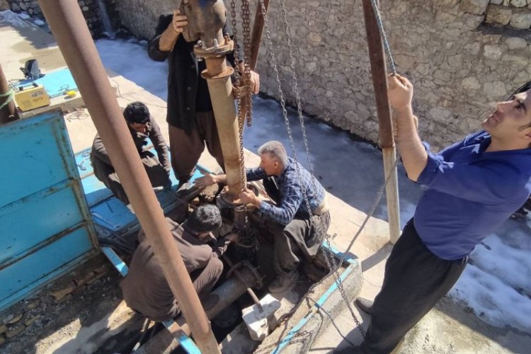 تعویض و راه اندازی الکتروپمپ شناور 30 کیلووات چشمه گرماب باینگان