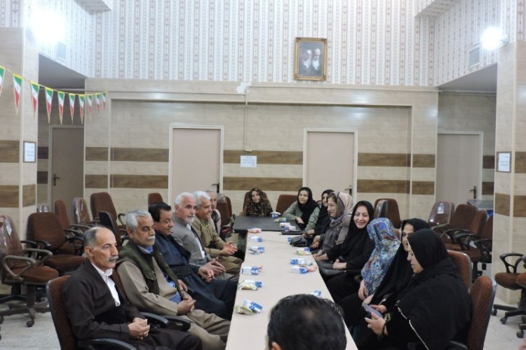 از بازنشستگان فرهیخته شبکه بهداشت و درمان پاوه تجلیل شد