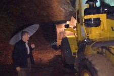 رفع آب گرفتگی چند منزل مسکونی در زمین شهری توسط نیروهای خدمات شهرداری پاوه