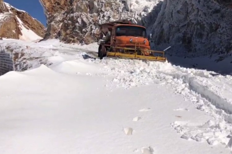 تلاش برای بازگشایی مجدد گردنه تته در پاوه