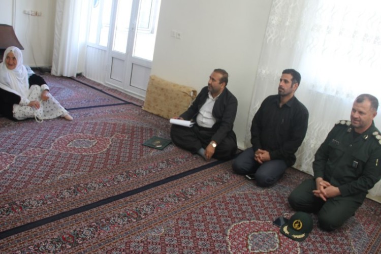 دیدار با خانواده شهدا و ایثارگران در پاوه