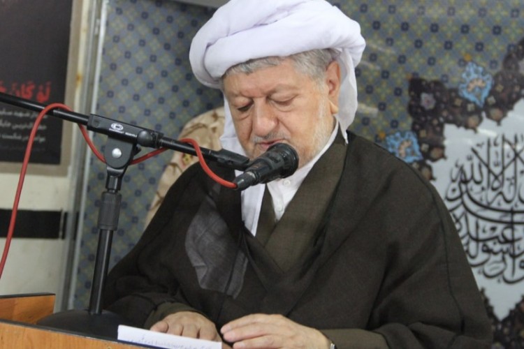 پهلوی با امید به مبارزه رژیم صهیونیستی با ایران، دیوار ندبه را می بوسد