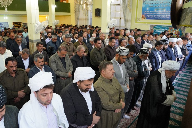 نماز عيد سعيد فطر در مسجد قباي پاوه برگزار شد