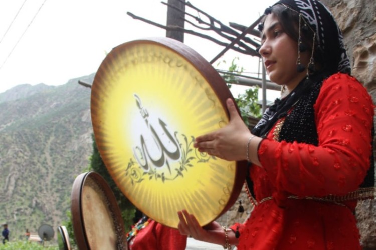 نوای دف نوازی در روستای هجیج پاوه برگزار شد