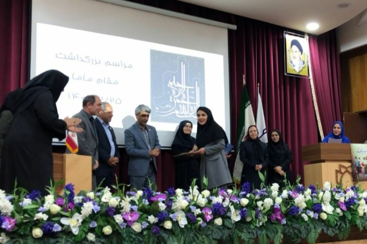 تجلیل از دو مامای پاوه به عنوان ماماهای نمونی استانی