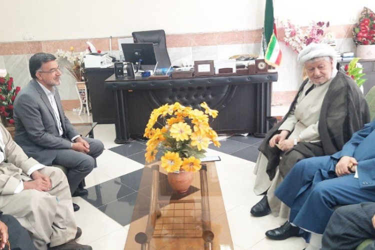 استفاده از رهنمودهای حاج ماموستا ملا قادر قادری نقشه راه ما و تیم مدیریتی شهرستان است