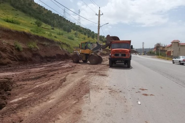 شروع اقدامات عمرانی شهرداری پاوه در راستای ساماندهی پیشانی شهر