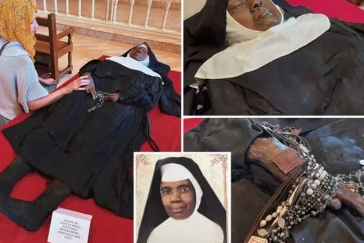 جە آمریکانە لاشەو ساقو ژَنێوە مەردێ دماو چوارساڵێ دلێو تاووتیەنە کەوتێنە بەرۆ