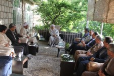 جمعی از مسئولین شهرستان از سالها مجاهدت و ایستادگی ماموستا قادری تقدیر کردند