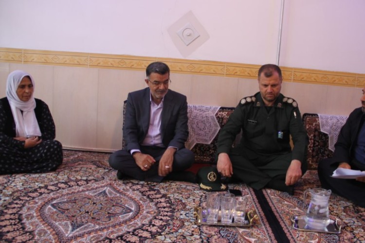 دیدار مسئولین شهرستان با خانواده معظم شهدای پاوه