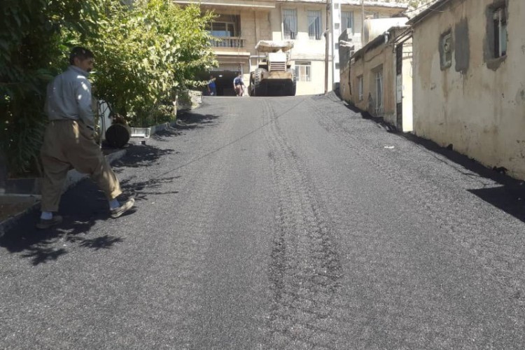 عملیات اجرایی زیرسازی و آسفالت معابر خاکی مناطق الحاقی پاوه