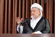 بی تفاوتی و ضعف مدیریت برخی مسئولین، موجب نارضایتی مردم شده است/ در این عصر، هر روز به شیوه ای جدید به قرآن کریم اهانت می کنند