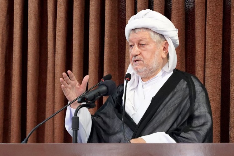 امام جمعه پاوه: دینداری و مردمداری باید در اولویت داوطلبین انتخابات مجلس باشد