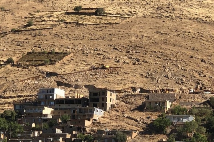 پروژه احداث جاده دسترسی پارک جنگلی قلادزی ادامه دارد