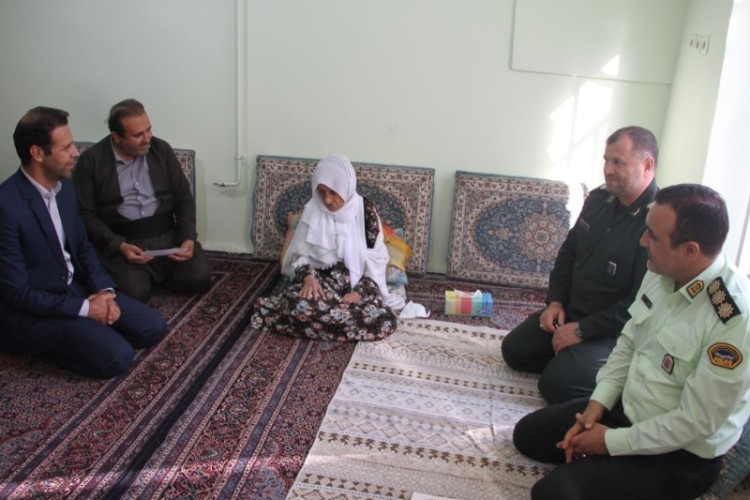 دیدار با خانواده ها معظم شهدا در پاوه+تصاویر