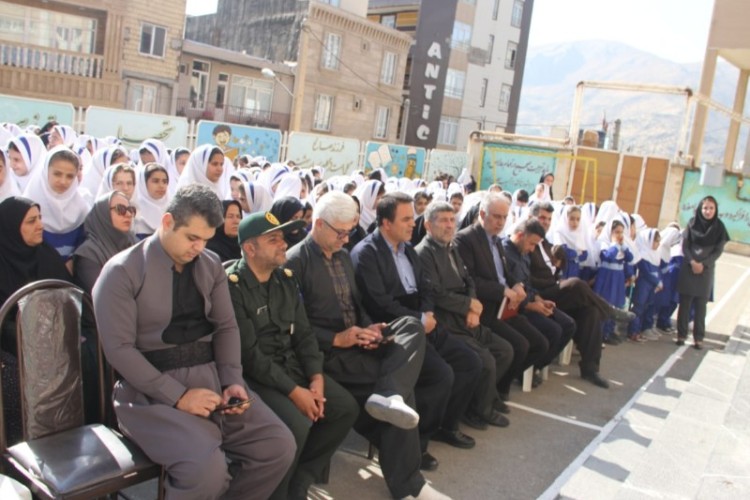 برگزاری جشن عاطفه ها در پاوه/ توزیع ۳۳۰ بسته لوازم التحریر در ببن خانواده های بی بضاعت