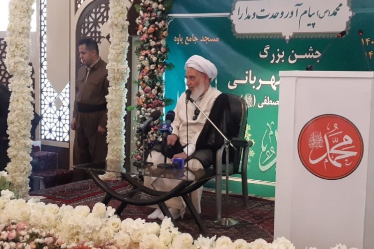 رسول گرامی اسلام مهیمن بر همه انسان هاست/ قدرت های بزرگ امروز مغز ها افکار و جوان های ما را می خواهند