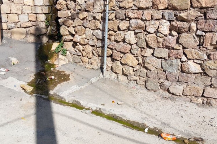 وضعیت بغرنج و نا بسامان شبکه آب و فاضلاب شهر نودشه از زبان رئیس شورای شهر