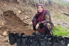 با کبری رستم‌زاده، نخستین بانوی پسماند صفر منطقه جهانی هورامان آشنا شوید/ تا زنده‌ام به طبیعت خدمت می‌کنم