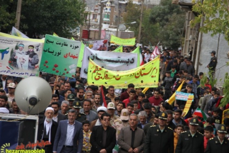 راهپیمایی یوم الله 13 آبان با حضور پرشور مردم در پاوه برگزار شد