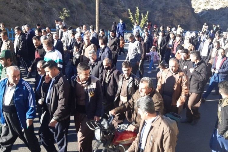 همایش پیاده روی خانوادگی در باینگان برگزار شد