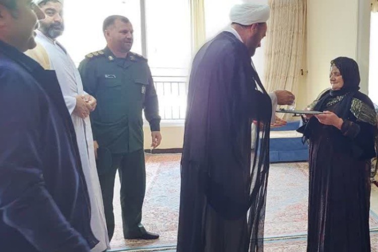 دیدار با خانواده شهدا، ادای دین به مقام والای شهداست