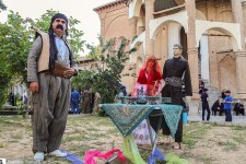 اهانت به هویت قومی هموطنانمان را دستمایه ی تسویه حسابهای شخصی و احیانا" گروهی نکنیم