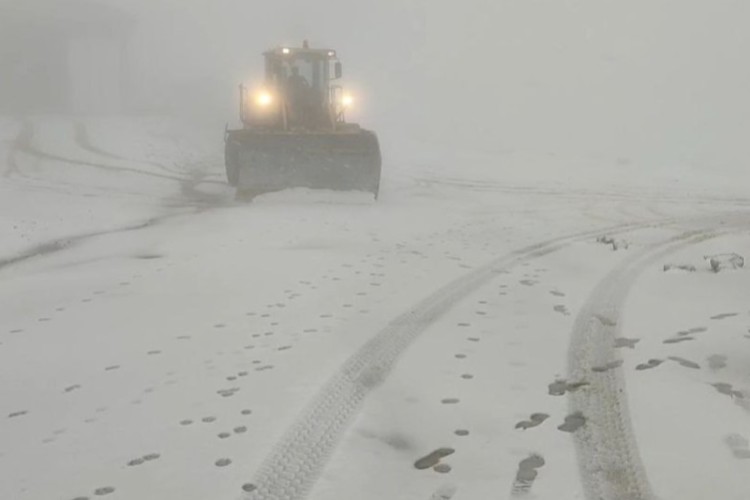 گردنه ژالانه مسدود شد