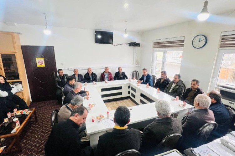 برگزاری نشست جمعی از اصناف و بازاریان با معاون فرماندار پاوه