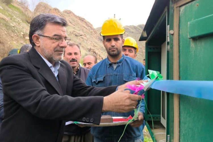 بهره برداری از ۵۲ پروژه و خدمت در حوزه برق در پاوه/تمام پاسگاه مرزی بخش نوسود برق دار شدند