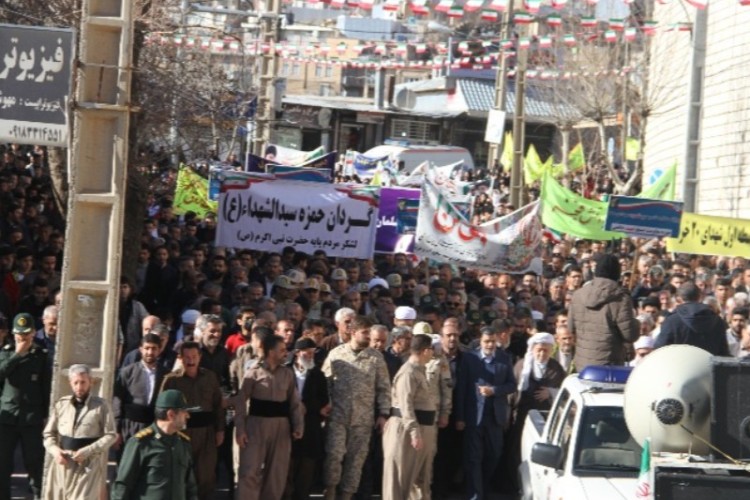 حضور باشکوه مردم پاوه درراهپیمایی ۲۲ بهمن