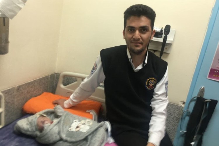 تولد نوزاد عجول در آمبولانس فوریتهای باینگان