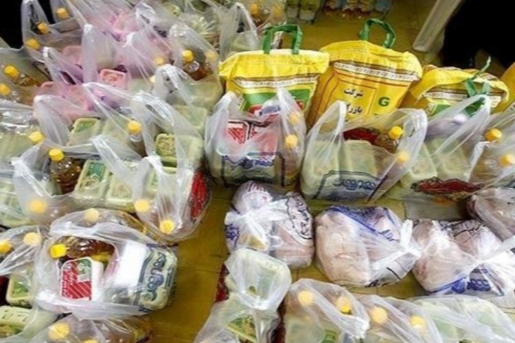 اهدای 50 بسته سبد عذایی توسط نماینده منتخب مردم به خانواده زندانیان نیازمند اورامانات