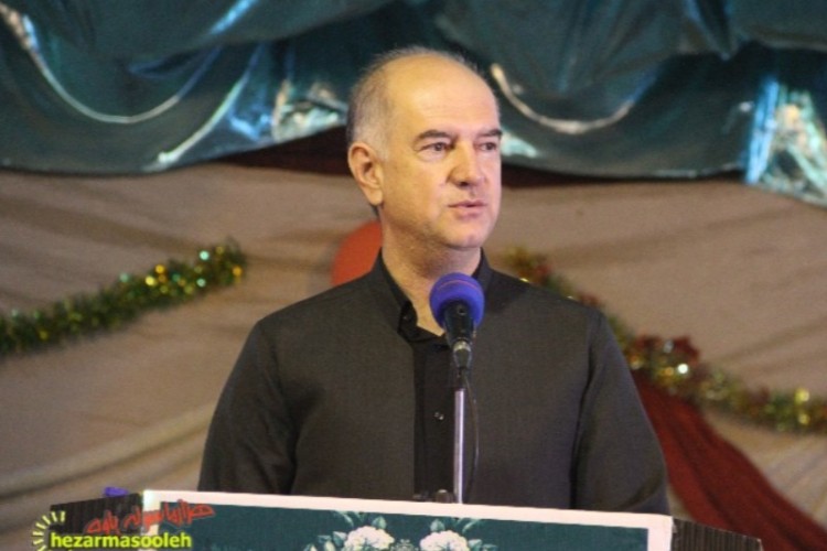 معلم، معمار و هدایتگر جامعه است