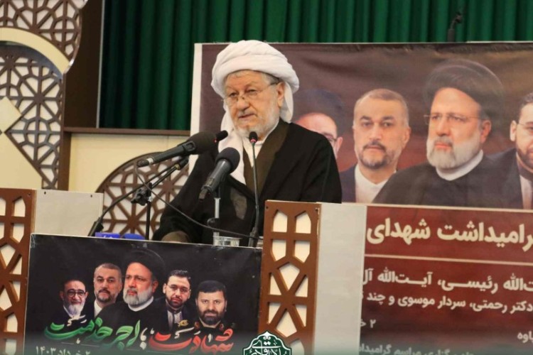 امام جمعه پاوه : مرحوم آیت الله رئیسی فردی صالح و خدمتگزار بود / حادثۀ اخیر برای همه ما سخت و سنگین بود